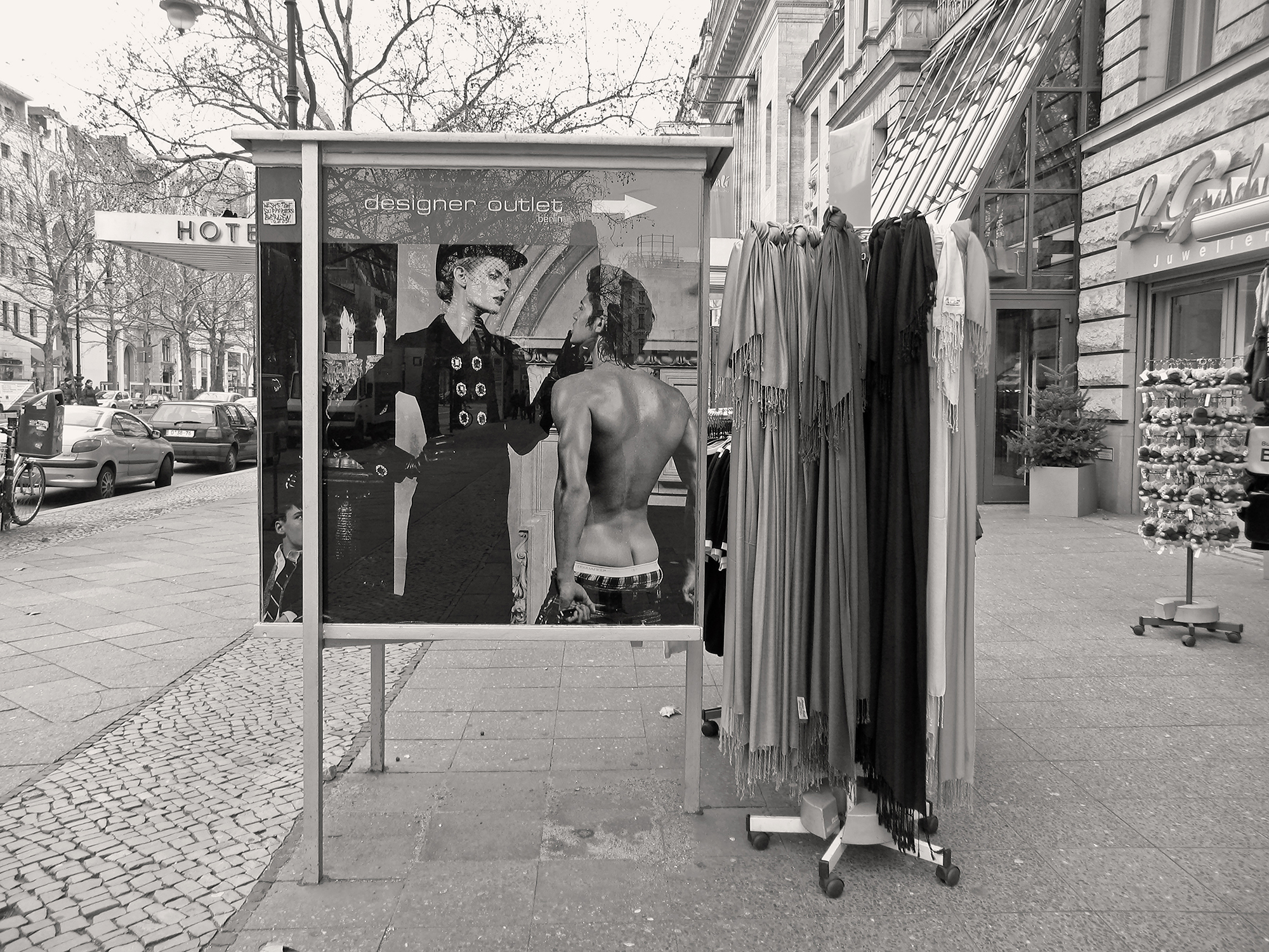 Christoph Radke, Berlin, Werbevitrine am Kurfürstendamm, 2008